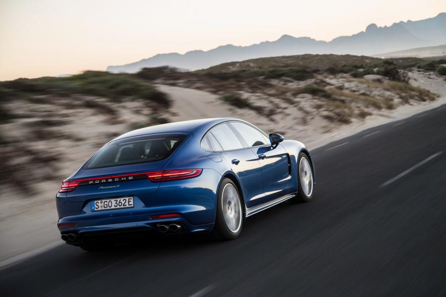  Porsche Panamera 4 E-Hybrid 2016 года  (фото 14 из 31)